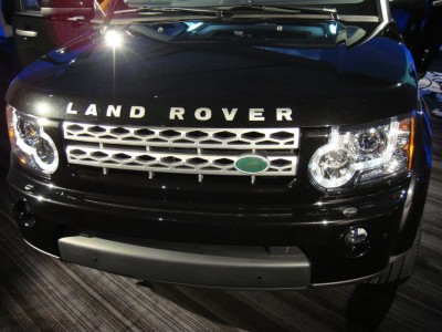 2010_Land_Rover_LR4_19.jpg