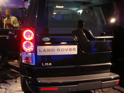 2010_Land_Rover_LR4_1.jpg